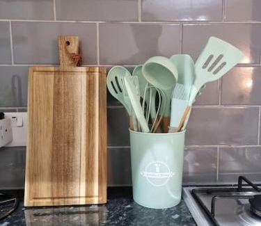 Harehills House | Tranquil and serene home WIFI, Parking and smart TV