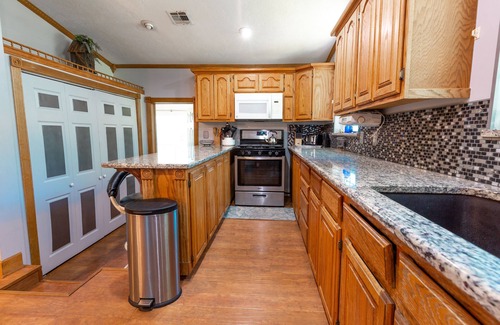 Pettit House | Tranquil Bay House on Lake Tenkiller near Tahlequah
