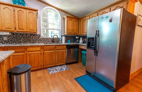 Pettit House | Tranquil Bay House on Lake Tenkiller near Tahlequah