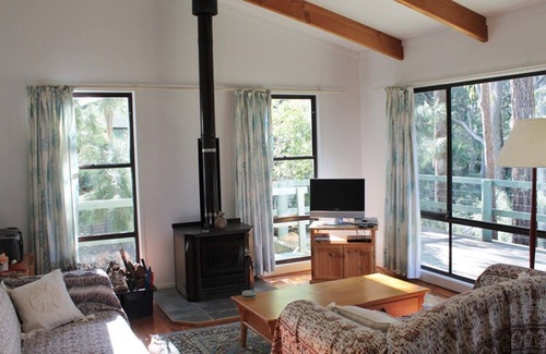 Rosedale Cottage | Tranquil Bay South Rosedale - The Green House awaits you.