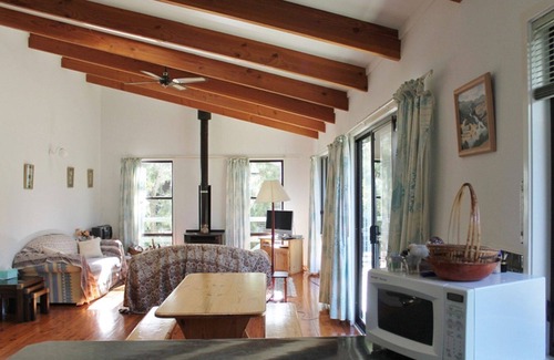 Rosedale Cottage | Tranquil Bay South Rosedale - The Green House awaits you.