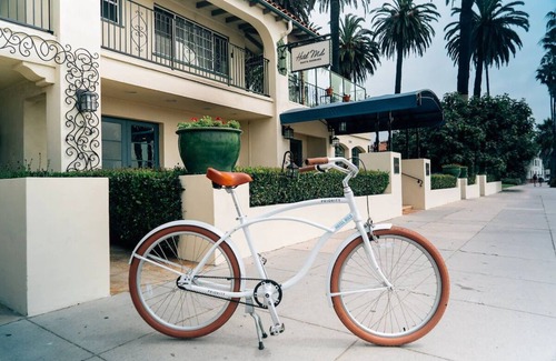 West Beach House | Tranquil Beach Retreat: Boutique Stay with Spectacular Views & Beach Access
