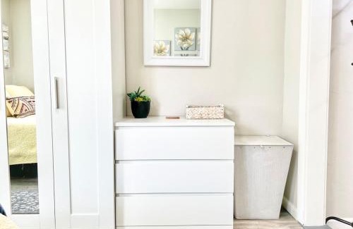 Normal Heights Apartment | Tranquil & Bright - Normal Heights Delight