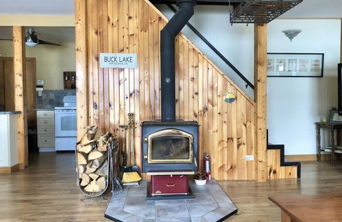 McMurrich/Monteith Cottage | Tranquil Buck Lake Cottage-8 Guests- Winterized-Star Gazers Dream!