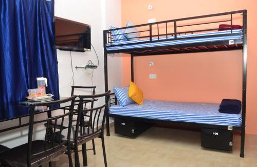 Bhubaneshwar House | Tranquil Budget Room