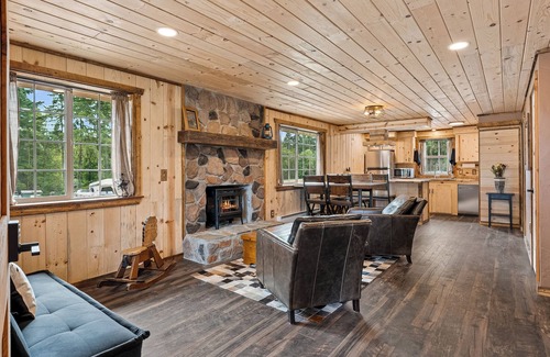 Burley House | Tranquil Bunkhouse Apartment at Lazy K Stables