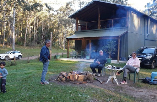 Brunkerville House | TRANQUIL BUSH RETREAT withnaircon wifi indoor and outside fires