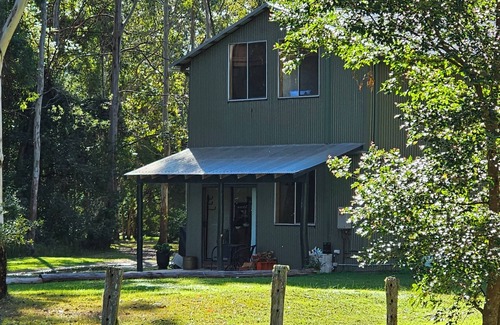 Brunkerville House | TRANQUIL BUSH RETREAT withnaircon wifi indoor and outside fires