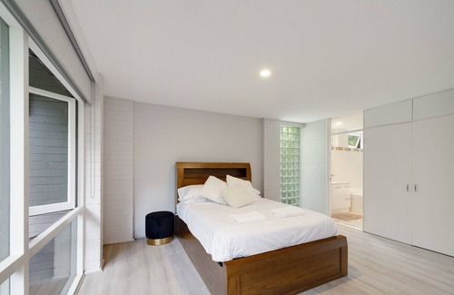 Sydney House | Tranquil Bush Retreat with Pool