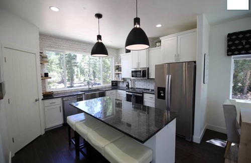 Duck Creek Village Cabin | Tranquil Cabin Retreat-2B/Loft; Sleeps 9+