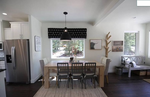 Duck Creek Village Cabin | Tranquil Cabin Retreat-2B/Loft; Sleeps 9+