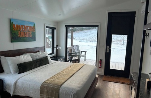 Iron Mountain House | Tranquil Cabin Perfect for Adventurous Outdoor Escapes Near Local Attractions