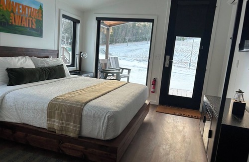 Iron Mountain House | Tranquil Cabin Perfect for Adventurous Outdoor Escapes Near Local Attractions
