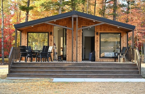 Iron Mountain House | Tranquil Cabin Perfect for Adventurous Outdoor Escapes Near Local Attractions