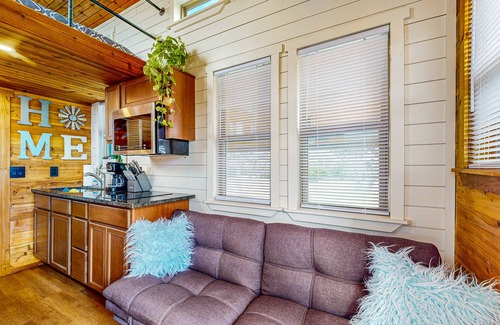 Harper Cabin | Tranquil cabin with firepit, AC, covered patio and free wifi