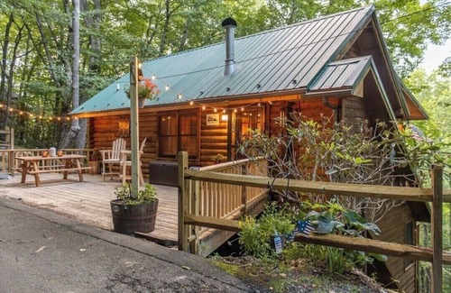 Banner Elk Cabin | Tranquil cabin with Pool in charming Banner Elk