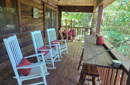 Banner Elk Cabin | Tranquil cabin with Pool in charming Banner Elk