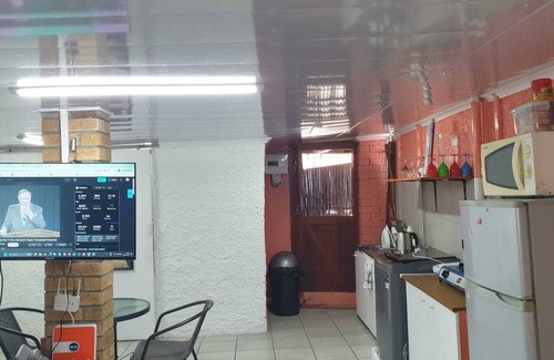 Trawal Cottage | Tranquil Cape Town Retreat: with Private Entry, Backyard & Prime Location