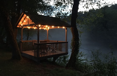 Murphy Ski Chalet | Tranquil Chalet - Nottely Riverfront, Starlink w/Roku TV, Easy River Access