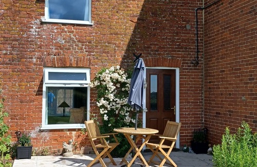 Saxmundham Cottage | Tranquil Cottage adjoining rural farmhouse 5 miles from Suffolk Coast