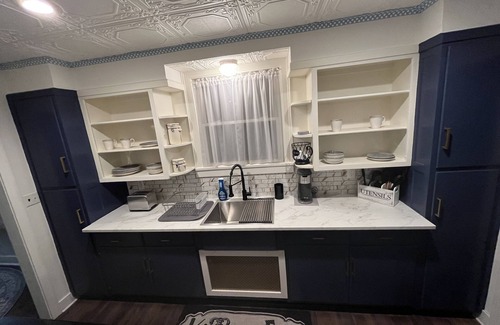 Springfield House | Tranquil cottage near hospitals with fenced backyard, fits 4 guests