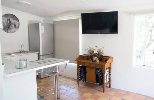Hekpoort House | Tranquil Cottage on Horse Farm