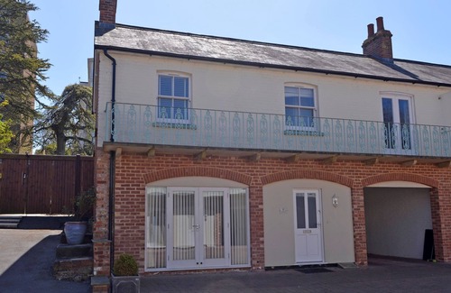 Meads Cottage | Tranquil cottage with outside terrace and undercover parking