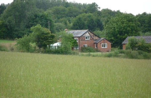 Tenbury Wells Cottage | Tranquil country cottage set in the heart of a traditional family farm.