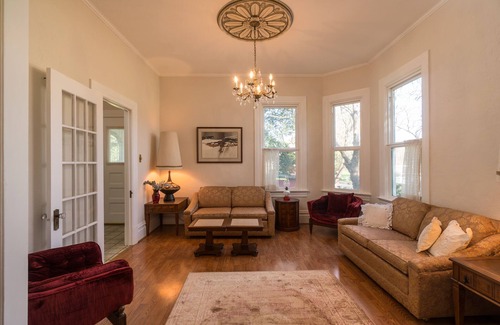 Petaluma House | Tranquil Country Home - "The Queen". Perfect spot in Sonoma County.