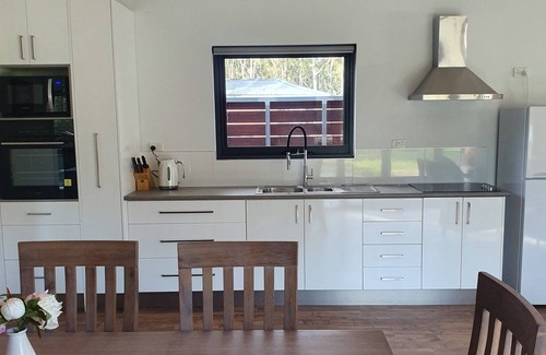 Echuca House | Tranquil Country Retreat on bushland acreage only 5km from town center
