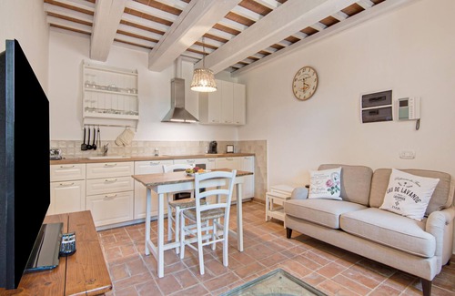 Mombaroccio Apartment | Tranquil Countryside Apartment