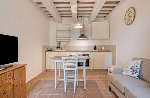 Mombaroccio Apartment | Tranquil Countryside Apartment