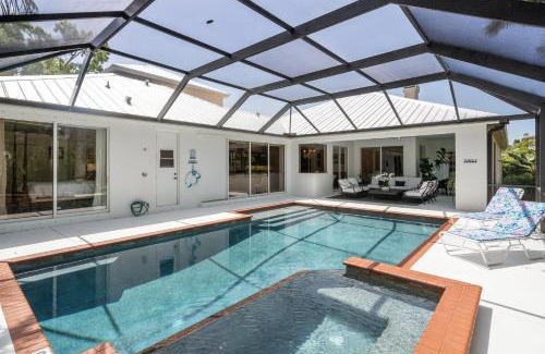 South Sarasota Villa | Tranquil Court Oasis