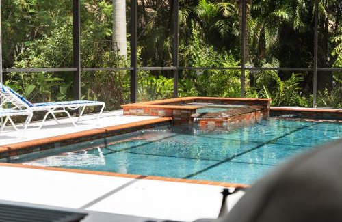 South Sarasota Villa | Tranquil Court Oasis