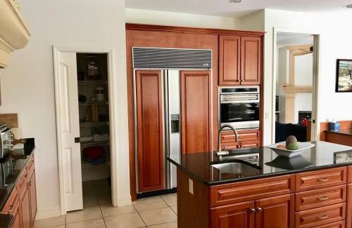 South Sarasota Villa | Tranquil Court Oasis