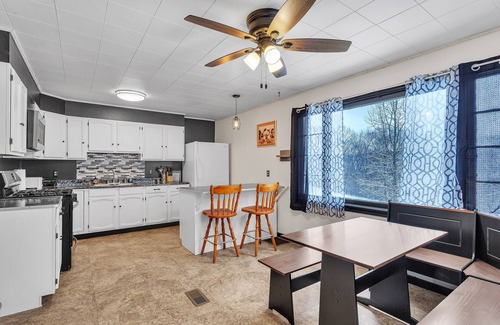 Sharpsburg House | Tranquil Cozy Getaway In Chesterhill 5 Bedroom Home