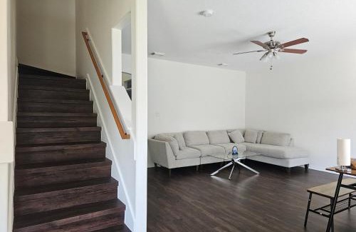 Stafford House | Tranquil Cozy Guest House with Kitchen Beautiful