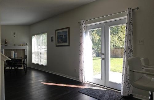 Stafford House | Tranquil Cozy Guest House with Kitchen Beautiful