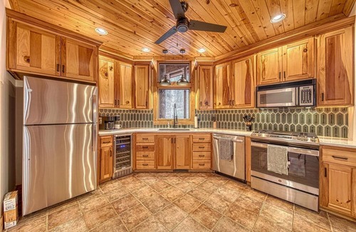 Helen Cabin | Tranquil creekside modern mountain cabin. Hike, fish, tube or just relax!