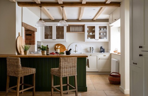 Daglingworth Cottage | Tranquil dog friendly cottage with outdoor bath - Apple Tree Cottage, Daglingworth