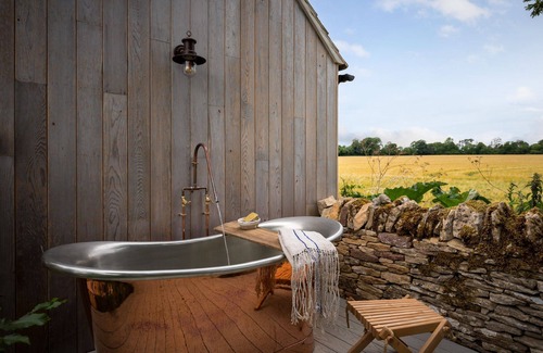 Daglingworth Cottage | Tranquil dog friendly cottage with outdoor bath - Apple Tree Cottage, Daglingworth