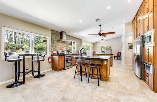 Araby House | Tranquil dog-friendly retreat w/private pool & spa, courtyard, & mountain views