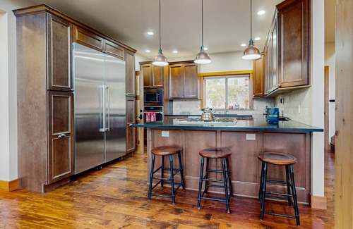 Cle Elum House | Tranquil & dog-friendly mountain retreat with hot tub, fireplace, & great views
