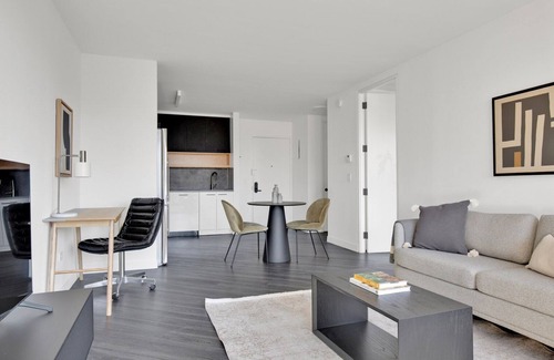East Village Apartment | Tranquil East Village 1BR Gym, Garden + Doorman, by Blueground