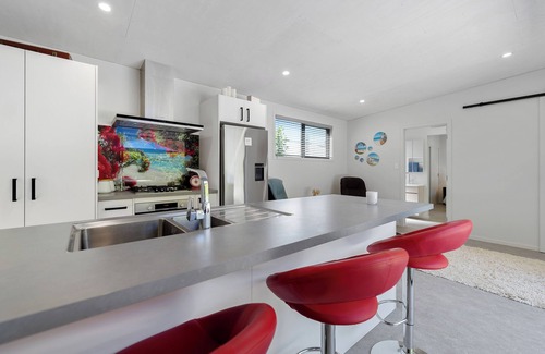 Bowentown House | Tranquil Escape - Waihi Beach Holiday Home