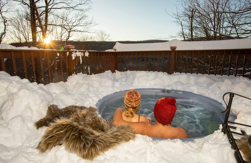Denver Villa | Tranquil escape with/endless mountain hot tub views. 2.5 hours from GWB