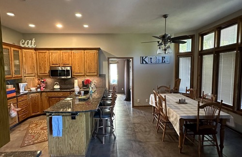Omaha House | Tranquil Estate on 10 Acres Moments away from Omaha - Your Perfect Getaway