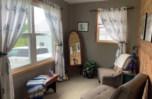 Aultman Cabin | Tranquil farm cabin with AC in charming Indiana