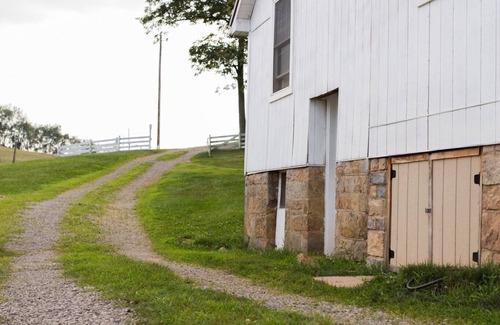 Aultman Cabin | Tranquil farm cabin with AC in charming Indiana