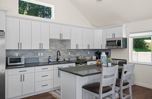 Lacey Apartment | Tranquil + Fun Hick's Lake Studio w/Lake Access